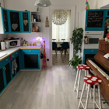 Maison Atypique Avec Jardin A